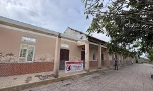 Trường học miền Trung xoay xở sau bão