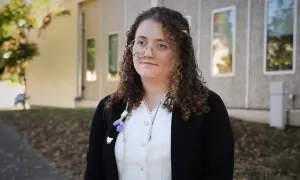 Bị kết tội vì đột nhập vào nhà máy thịt, 'cứu' 4 con gà