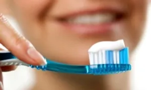 Sau khi thức giấc nên đánh răng hay uống nước trước?